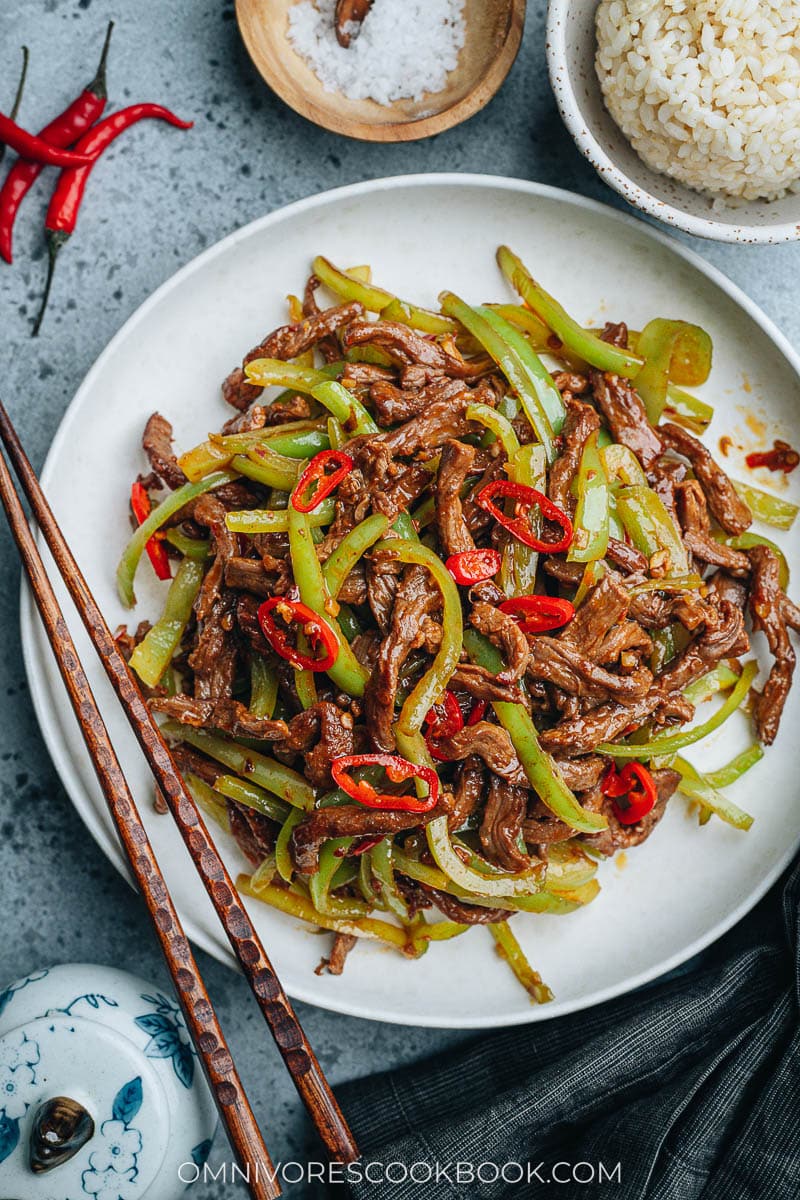 (Less Oil) Beef with Longhorn Peppers Stir-fry (4 servings)